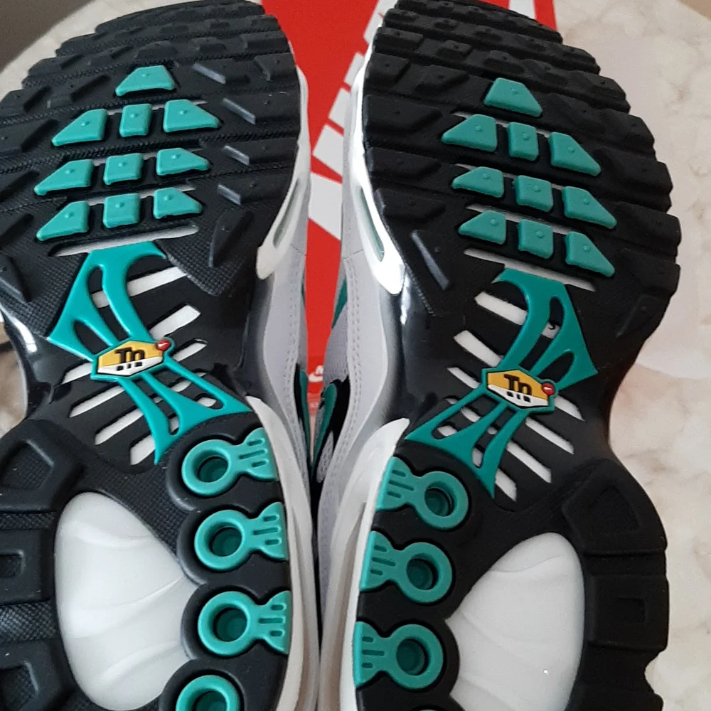 Nike Air Max Plus - Picture 8 of 8